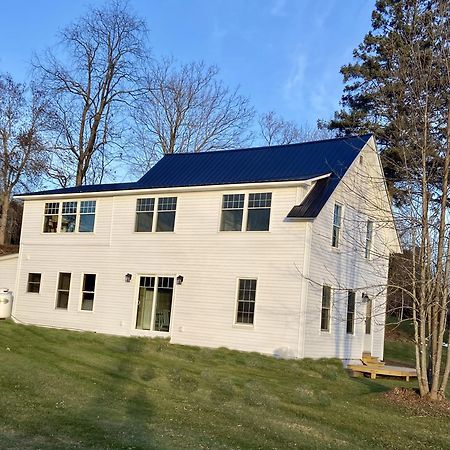 Beach House - On Lake Time Newport Bagian luar foto
