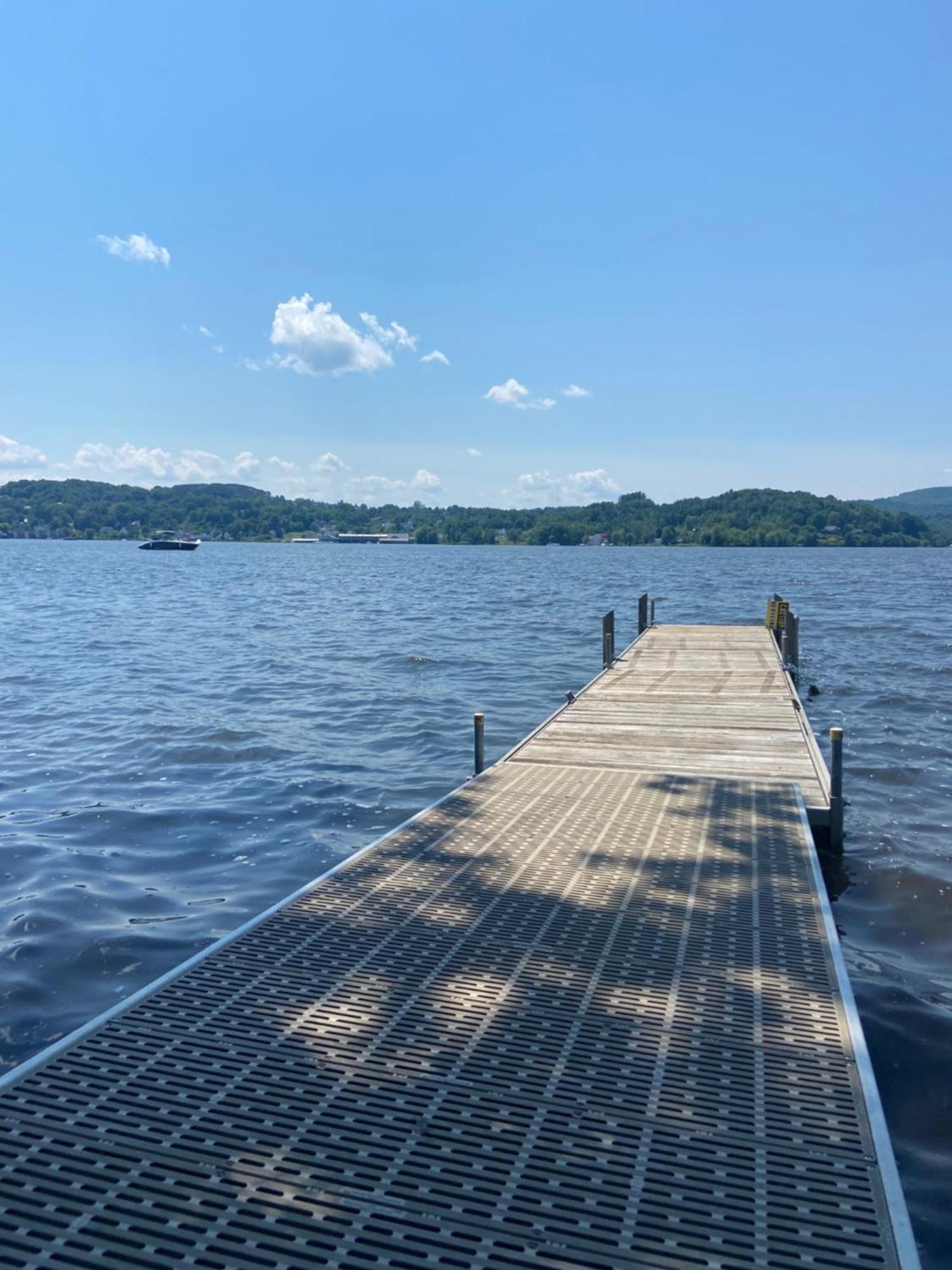 Beach House - On Lake Time Newport Bagian luar foto